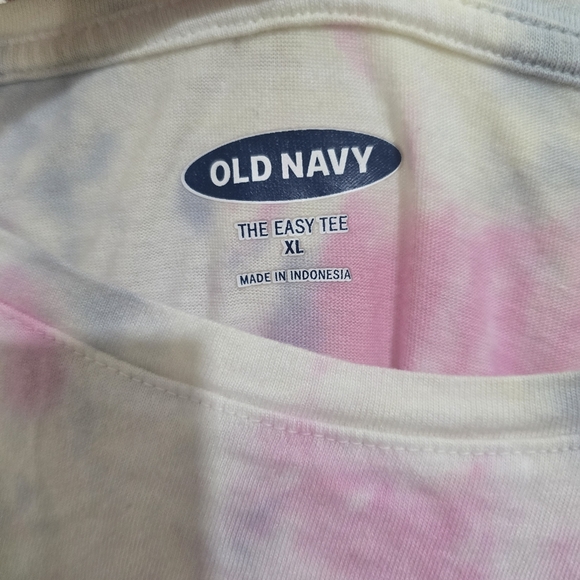 ⭐️40% Off⭐️ Old Navy The Easy Tee Tie Dye T-shirt with Dream Land Graphic - Picture 7 of 10